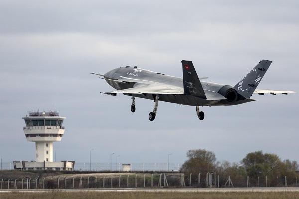 L’italien Leonardo et le turc Baykar vont s’allier pour s’imposer sur le marché des drones